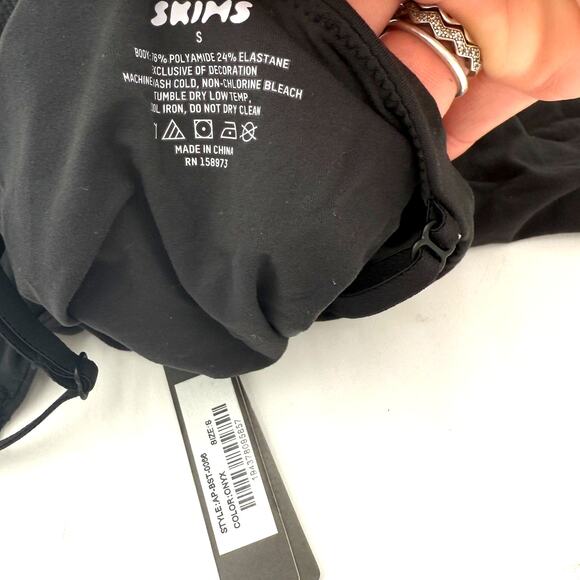 Skims Fits Everybody Black Onyx Cami Bodysuit New with tags Size Small - Picture 4 of 4